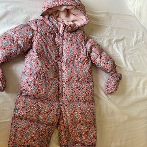 Baby Gap snowsuit in size 18-24 months. Mittens and booties can snap on or off.